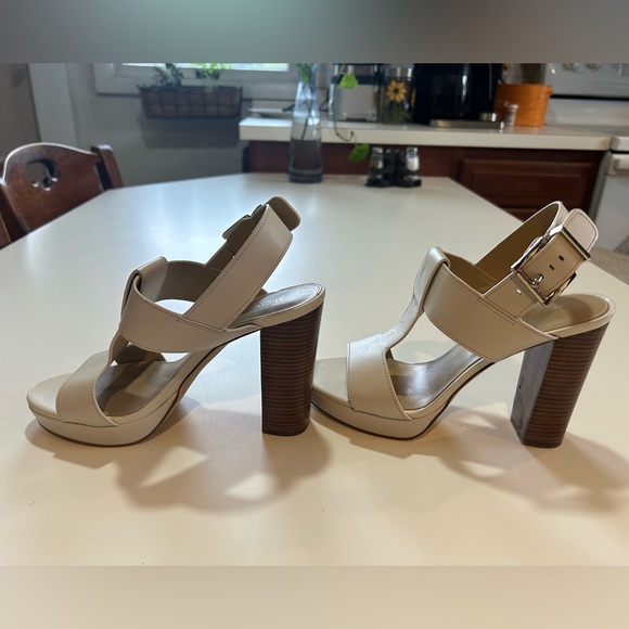 Michael Kors Becker T-strap sandal size 7.5 - Picture 4 of 9